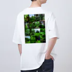 えぬびーしょっぷ【廃墟冷えて〼】の廃墟グリーン・グリーンズ Oversized T-Shirt