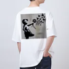 ビンパシーの館の花束でマジックする女の子 Oversized T-Shirt