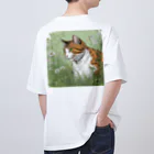 にゃんこーねこの草の中の猫 オーバーサイズTシャツ