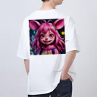 LEAD !のモンスターの親子が笑顔で楽しそうに遊んでいる風景 Oversized T-Shirt