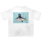 ｾﾂﾅ ﾂﾅ🐟のマグロと海の旅(ｾﾂﾅﾂﾅロングver) 絵柄が背中 オーバーサイズTシャツ