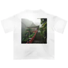 AQUAMETAVERSEの山頂にある神秘的な神社 アメジスト2846 オーバーサイズTシャツ