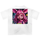 LEAD !のモンスターの親子が笑顔で楽しそうに遊んでいる風景 Oversized T-Shirt