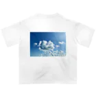 空飛ぶ猫 sakuuのclouds Oversized T-Shirt