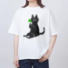 asako-shopの四葉のクローバーとねこ🍀 オーバーサイズTシャツ