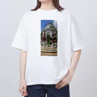 miyumiyumiyumiyuの薔薇のベンチ Oversized T-Shirt