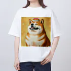 Cyber Chickenの王冠をかぶった太った柴犬 オーバーサイズTシャツ