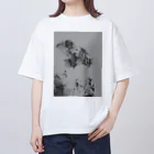 desert_danceのモノクロフラワー オーバーサイズTシャツ