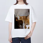 ROM鹿の寝起きを撮られた猫 オーバーサイズTシャツ