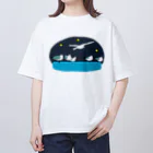 小鳥と映画館の夜のユリカモメ Oversized T-Shirt