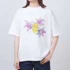 ピヨ_chemistryの花とヒヨコシリーズ２ Oversized T-Shirt