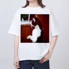 天光のねこ部屋の窓際のプリンちゃん Oversized T-Shirt