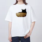 MKPoppp! shopのカゴの中の猫🐈‍⬛ Oversized T-Shirt