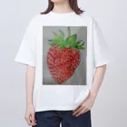 ねこの森でお散歩のリアルな苺ちゃん オーバーサイズTシャツ