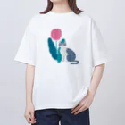 たやまゆうりのハチワレ猫とチューリップ Oversized T-Shirt