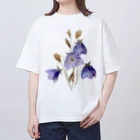 Atelier Petrichor Forestのキキョウ Chinese bellflower Oversized T-Shirt