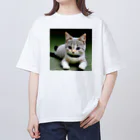 フリーダムの座る猫 オーバーサイズTシャツ