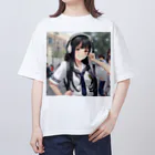 可愛いは正義！の笑顔のセーラー服女子高生　ヘッドフォン オーバーサイズTシャツ