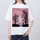 YOKAZE KASUMIの鮮やかなピンクが背景のかわカッコイイグッズ！ Oversized T-Shirt