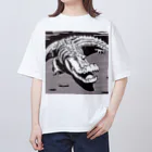 デイリーニューアイテムストアの少しだけ可愛いワニさん Oversized T-Shirt