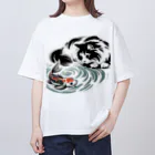 MakotOの猫と鯉（水墨画風） Oversized T-Shirt