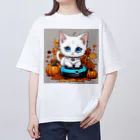 yoiyononakaのハロウィンと白猫10 Oversized T-Shirt