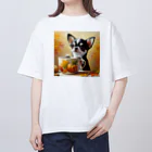 DeenaDeeのAutumn Curiosity: Chihuahua & Mug Magic 秋の好奇心: チワワとマグカップ Oversized T-Shirt