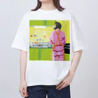 Yuhki | おばけのゆうき 公式オンラインショップ　【ちぎり絵・貼り絵のTシャツ・パーカー・スマホケース・バッグ・日用品・雑貨・文具・ドッグTシャツなど販売中】のキッチンで料理するママ(ちぎり絵/貼り絵) Oversized T-Shirt