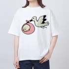 ゆちのへやのベビーを運ぶコウノトリのイラスト オーバーサイズTシャツ