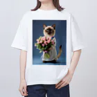 kuronyansuzuの花束を持っているシャム猫ちゃん オーバーサイズTシャツ