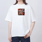 テケテケのポップな錦鯉 Oversized T-Shirt