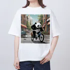 パンダの自転車に乗っているパンダ Oversized T-Shirt