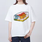 かえるの石油王の伍萬の中で寝る女の子 オーバーサイズTシャツ