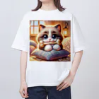 TomaTracksの骨をくわえた猫ちゃん オーバーサイズTシャツ