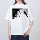 アリエルの空想鉱物店 "Arier's Imaginary Mineral Shop"の横浜の風景〈ガス灯と銀杏〉 Oversized T-Shirt