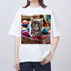 IloveCatの毛糸で遊ぶ子猫の可愛らしい姿 オーバーサイズTシャツ