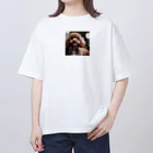 shaiermoiの首をかしげているトイプードル オーバーサイズTシャツ