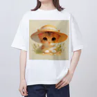 AQUAMETAVERSEの帽子をかぶった可愛い子猫 Marsa 106 Oversized T-Shirt