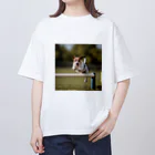 jackrussellvibes___のハードルをジャンプしているジャックラッセルテリア Oversized T-Shirt