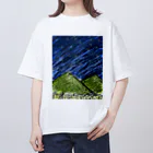 屋根裏部屋の山と夜空 オーバーサイズTシャツ