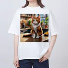 にゃんぼショップ🐈のごはんまちにゃんこ Oversized T-Shirt