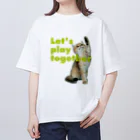 動物専門グッズ店 Global Buzz wordsの猫と遊ぼうグッズ Oversized T-Shirt