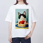 猫竹（nekotake)のいちごタルトケーキと黒白猫ちゃん Oversized T-Shirt