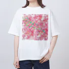 ペコりんショップのピンクフラワーバタフライ Oversized T-Shirt