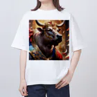 Fujimishokaiの牛の絵　力強く王者のような風格を醸し出しています。 Oversized T-Shirt