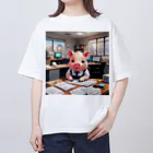 MTHの社内の文書を整理するミニブタ オーバーサイズTシャツ