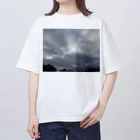 そらの4月22日　吹き荒れる風と雲 Oversized T-Shirt