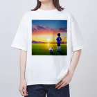 musashiyaの夕日とサッカー少年 Oversized T-Shirt