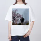 puakeli 合同会社の枝垂れ桜と五重塔 オーバーサイズTシャツ