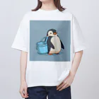 ganeshaのかわいいペンギンとおもちゃのバケツ Oversized T-Shirt